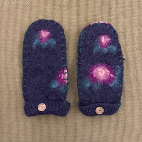 Accessories - Vintage Hand Made Wool Mits